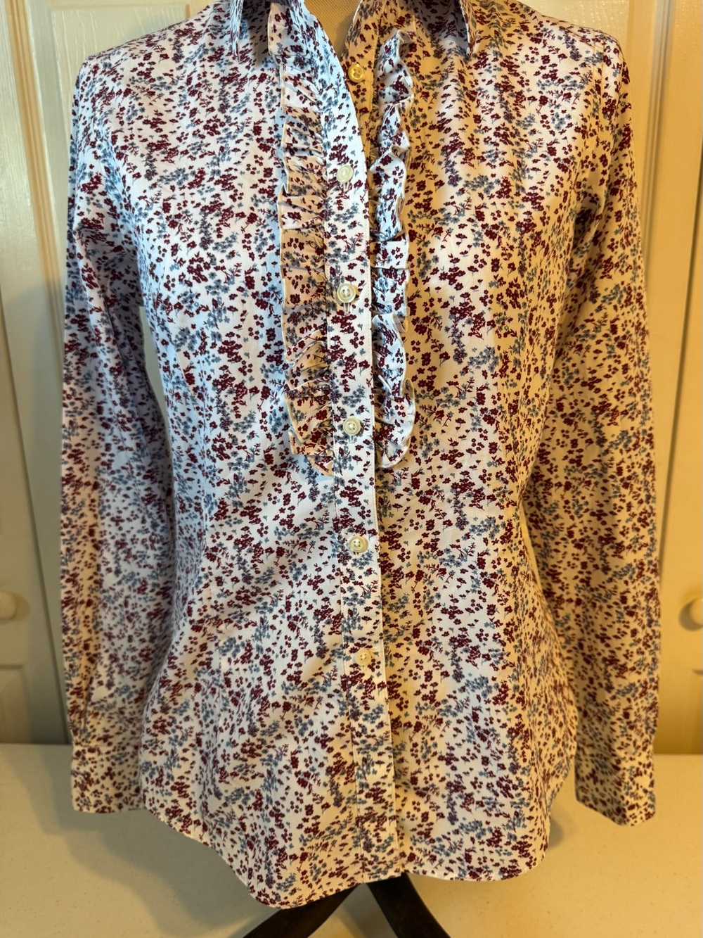 Brooks Brothers 346 Button-Front Floral Ruffle Blouse Size 6